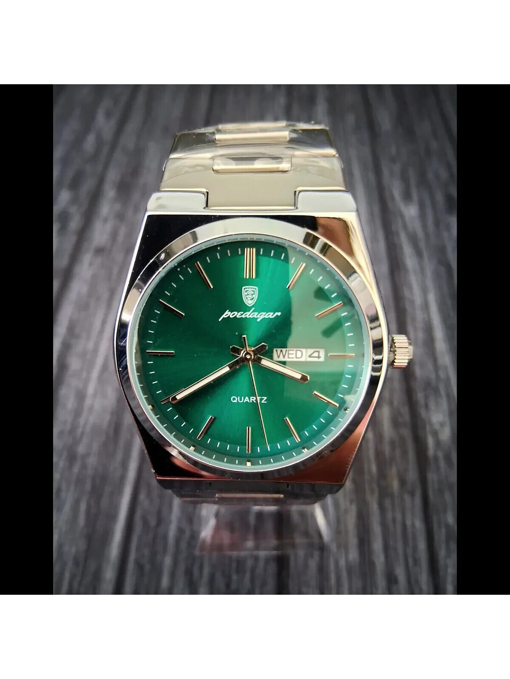 Vintage Swiss Design Green Satin Day Date Dial Mens Watch